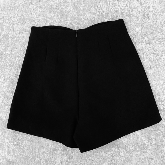 J. Ing Black Pleated Shorts (S) - Picture 2 of 6